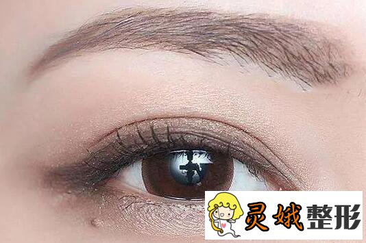 深棕色纹眉后的果图，来看看大家喜欢的纹眉果~